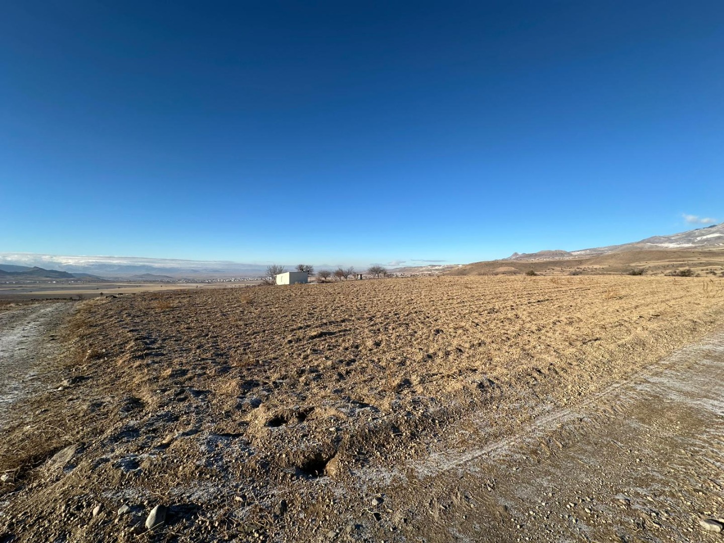 KAYSERİ DEVELİ ÇOMAKLI MAHALLESİ KÖYÖNÜ MEVKİİNDE SATILIK TARLA